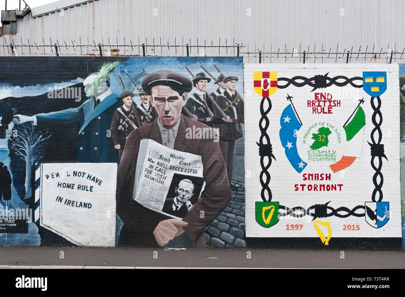 Ende der britischen Herrschaft, politische Graffiti an der Wand in West Belfast eingedenk der Bürgerkrieg zwischen Protestanten und Katholiken, Belfast, County Antrim Stockfoto