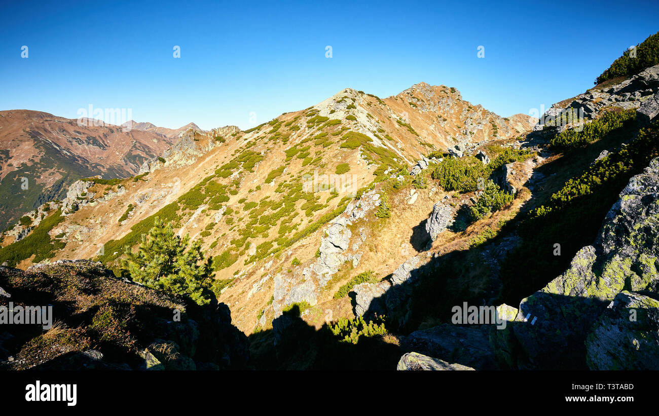 Hohe Tatra, Slowakei. 13. Oktober, 2018. Blick auf die "Otrhance' Bergrücken in der Západné Tatry, Hohe Tatra, Slowakei. Stockfoto