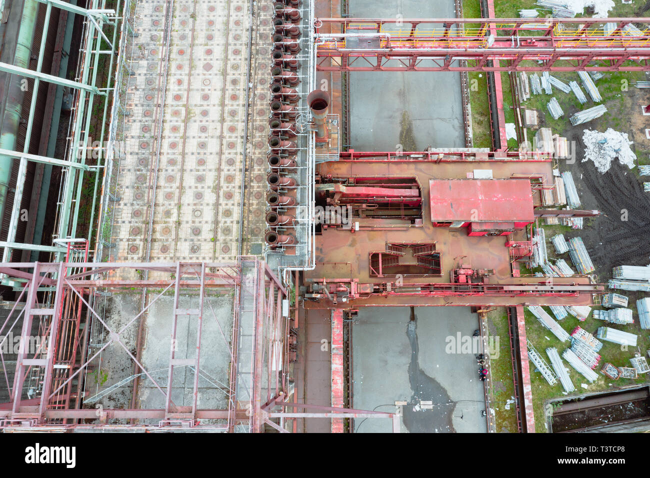 Antenne drone Detail der großen alten, verlassenen Zollverein in Essen, Deutschland, Ansicht von oben unter. Stockfoto