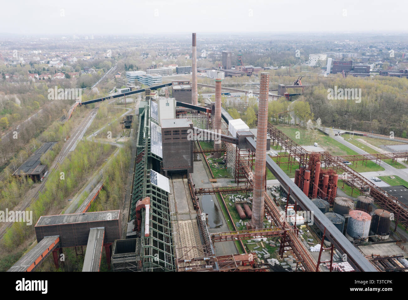 Antenne drone Ansicht der großen alten, verlassenen Zollverein in Essen, Deutschland Stockfoto