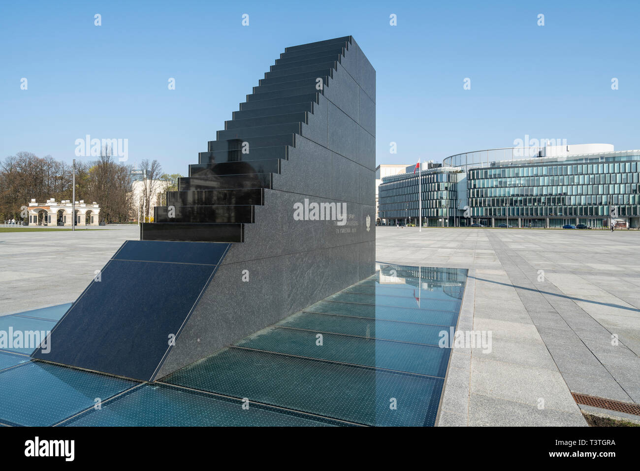 Warschau, Polen. April, 2019. Ein Denkmal für die Opfer der Tragödie von Smolensk 2010 Piłsudski Platz Stockfoto