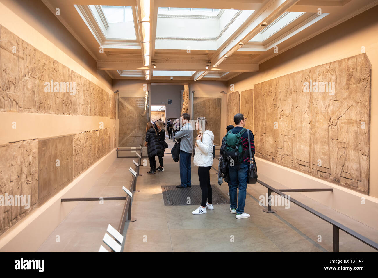 Gang durch die assyrischen Gallery, das British Museum, Stockfoto