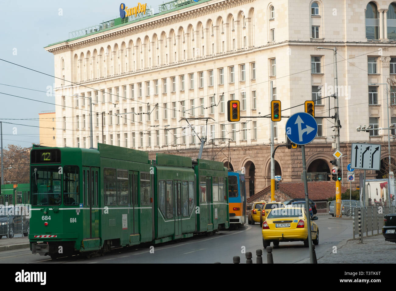 Straßenbahn und Verkehr im Stadtzentrum von Sofia, Bulgarien, Europa, Stockfoto