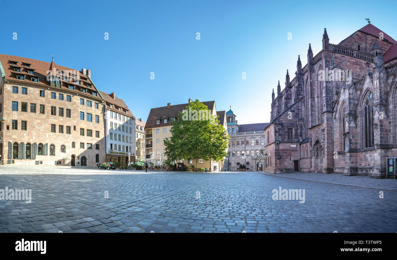 Nürnberg, Bayern, Deutschland - ca. September 2018: Plaza San Sebaldo und Sebalduskirche Nürnberg Stadt, Deutschland Stockfoto