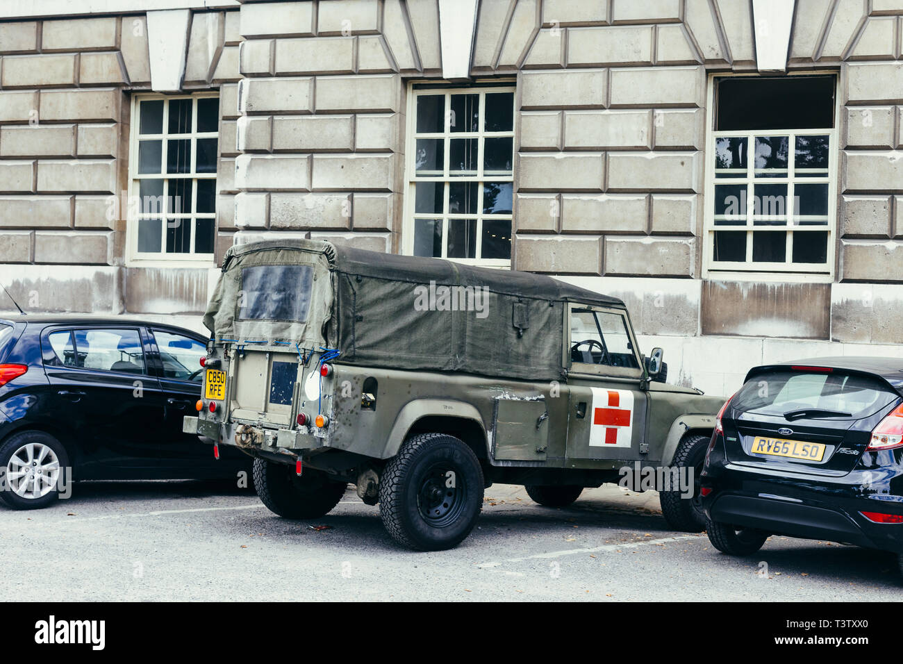 London, Großbritannien - 23 Juli, 2018: alte Land Rover in einem Londoner Straße geparkt. Die Leichte 1/2 Tonne war eine britische militärische Fahrzeug von Land Rover geliefert Stockfoto