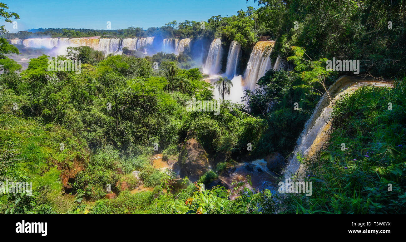 Die Iguazu Wasserfälle auf der argentinischen Seite. Stockfoto