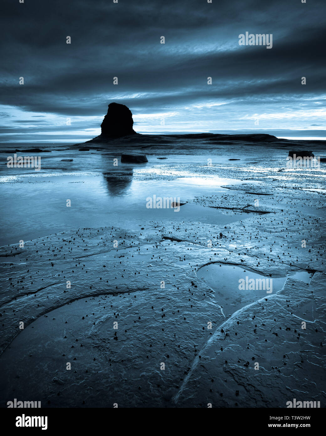 Eine Landschaft Bild von Saltwick Bay, Schwarz Nab. Stockfoto