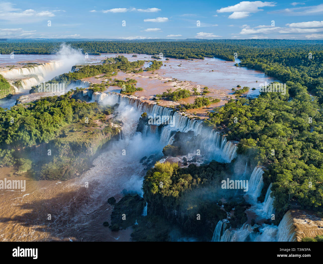 Luftaufnahme der Iguazu Wasserfälle. Blick über die Garganta del Diablo Teufelsschlund. Stockfoto