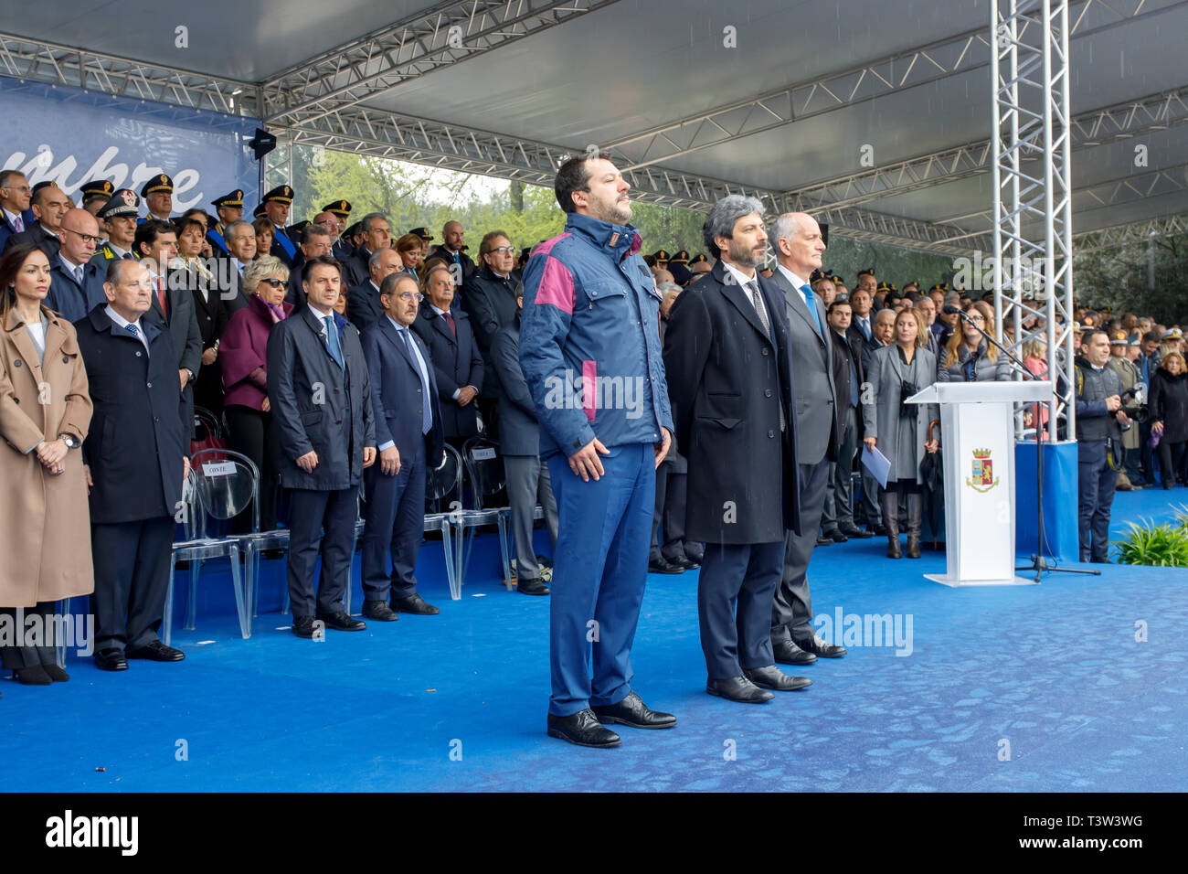 Rom, Italien, 10. April 2019: Innenminister Matteo Salvini (links) mit dem Präsidenten der Abgeordnetenkammer Roberto Fico (Mitte) und die poli Stockfoto