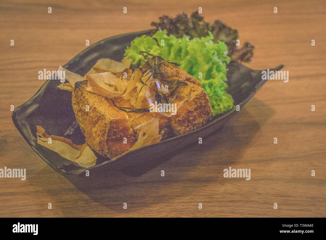 Atsuage Tofu Knusprig frittierte Silken beancurd mit Bonito Flocken Stockfoto