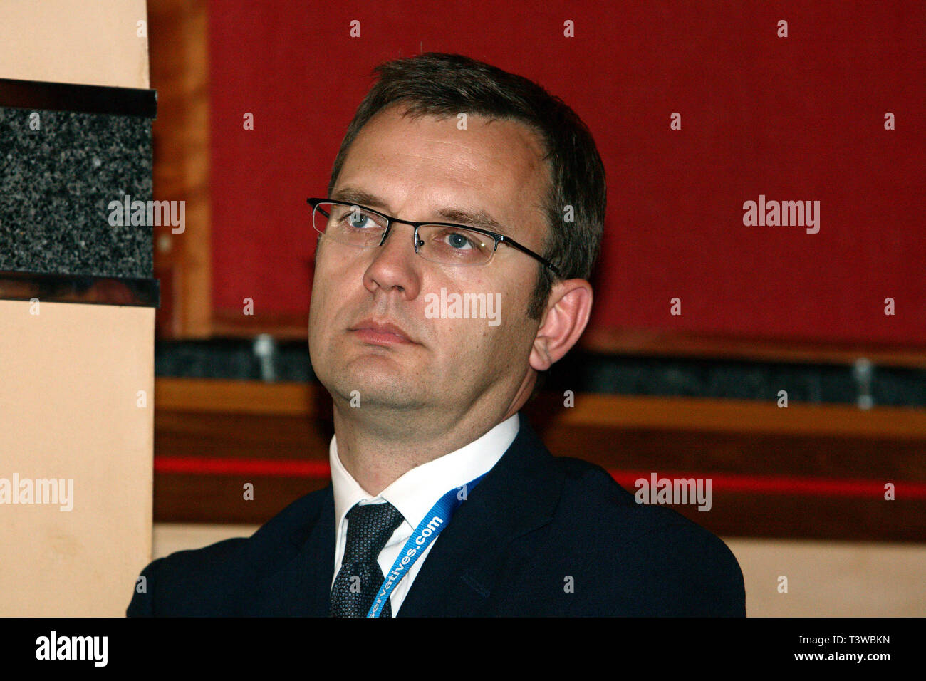 Andy Coulson Communications Director im Publikum vor, David Cameron Rede auf dem Parteitag der Konservativen Partei 2010. Birmingham. 06.10.20 Stockfoto