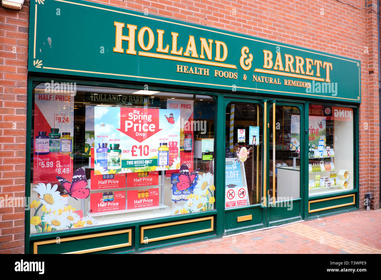Holland und Barrett eine Gesundheit und Wellness Einzelhändler, High Street, Rugby, Warwickshire, Großbritannien Stockfoto
