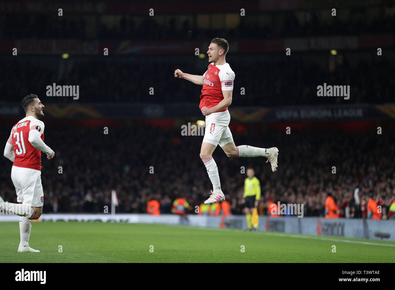 Emirates Stadium, London, UK. 11 Apr, 2019. UEFA Europa League Fußball, Viertelfinale, 1 Bein, Arsenal gegen Napoli; Aaron Ramsey von Arsenal feiert nach seinem Seiten 1. Ziel zählen in der 14. Minute es 1-0 Credit: Aktion plus Sport/Alamy Live NewsEditorial verwenden Sie nur, eine Lizenz für die gewerbliche Nutzung erforderlich zu machen. Keine Verwendung in Wetten, Kredit: Aktion plus Sport/Alamy Live NewsEditorial nur verwenden, eine Lizenz für die gewerbliche Nutzung erforderlich. Keine Verwendung in Wetten, Kredit: Aktion plus Sport/Alamy leben Nachrichten Stockfoto