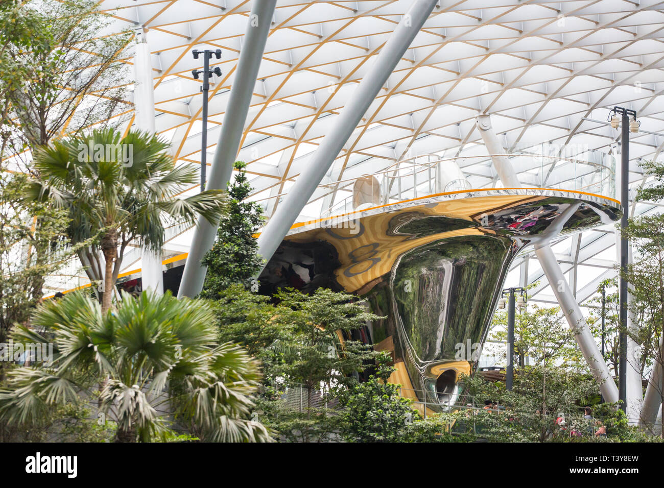 Discovery Folie, sieht aus wie ein Art Installation bei Juwel Changi Airport, Singapur Stockfoto