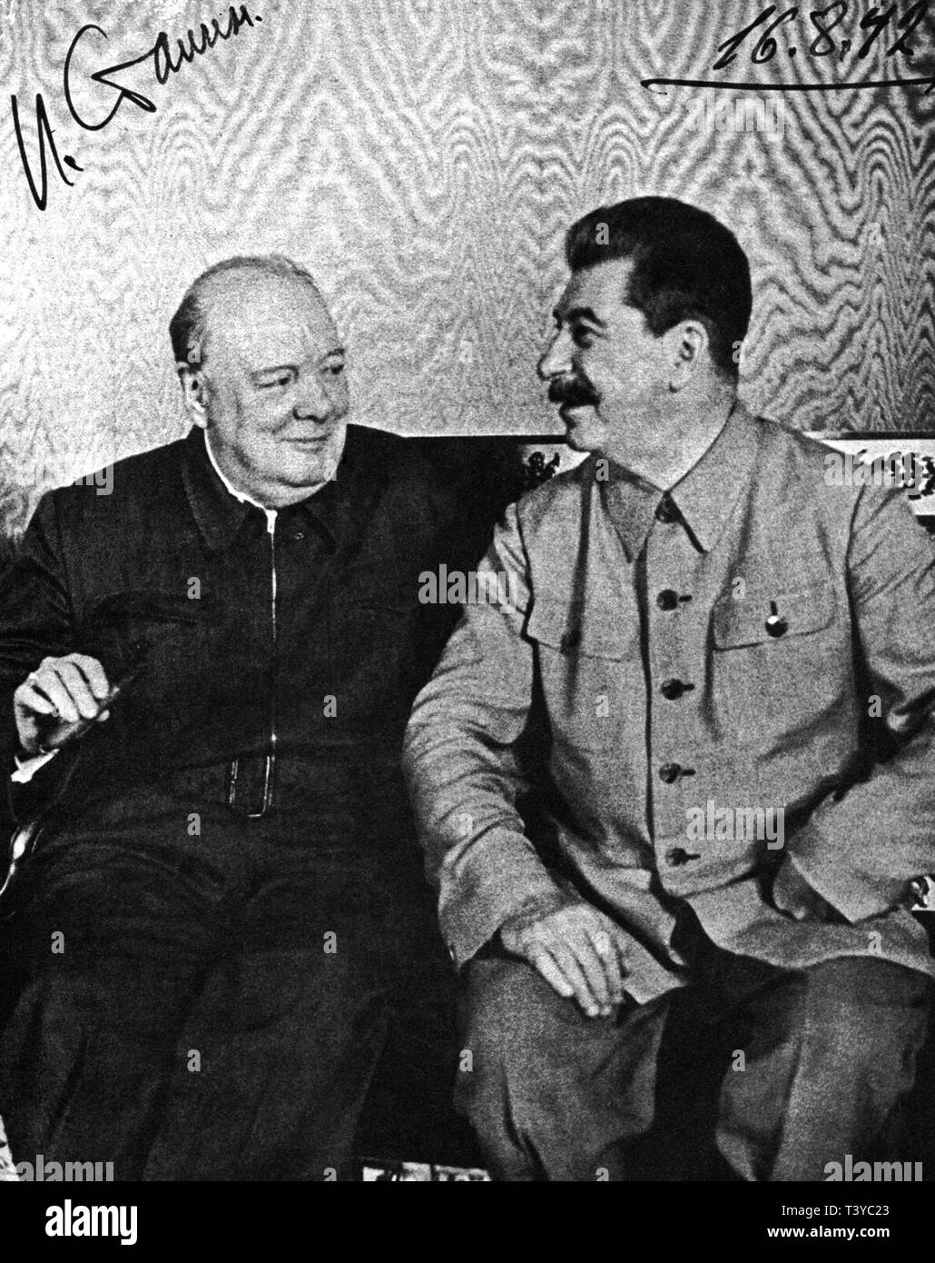 Winston Churchill mit Josef Stalin an einem Bankett in seiner Ehre im Kreml, Moskau. 16. August 1942 Stockfoto