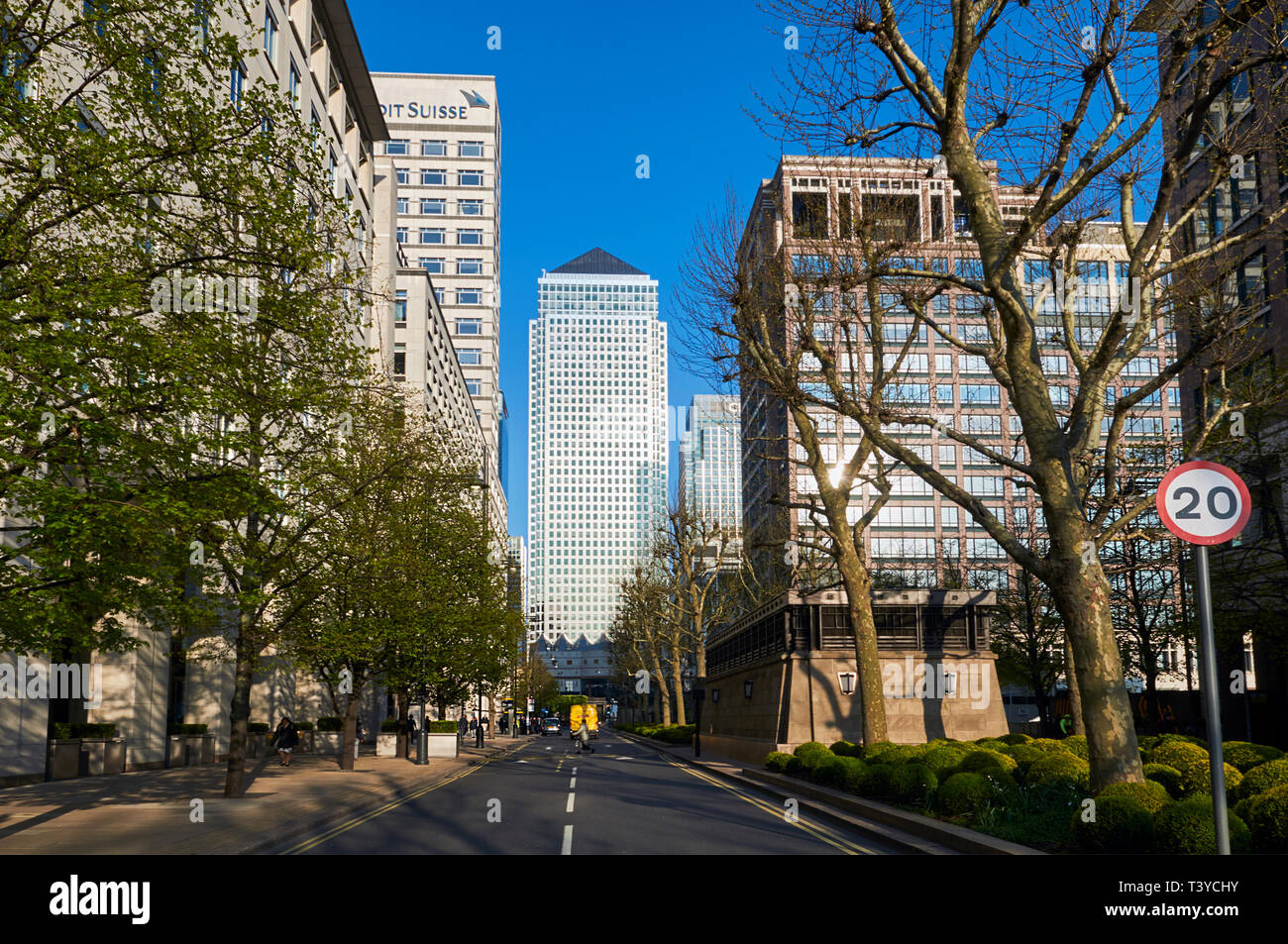 West India Avenue an der Canary Wharf, London, Großbritannien, in Richtung Kanada Platz Stockfoto