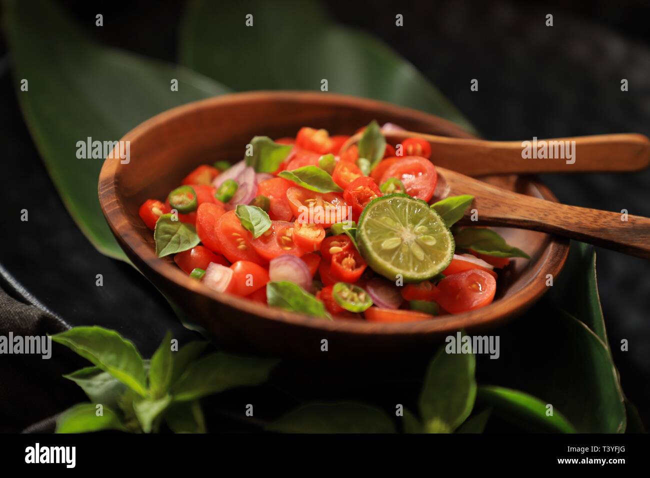 Sambal Dabu - DABU. Die traditionellen Minahasa frischen salsa von Tomaten und Paprika. Stockfoto