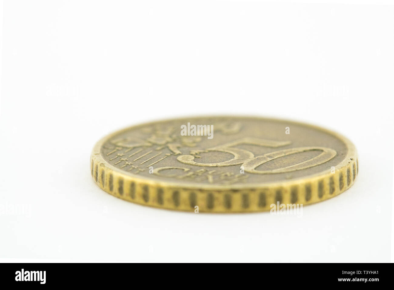Makro einer fünfzig Cent Münze auf weißem Hintergrund. Euro Münzen. Stockfoto