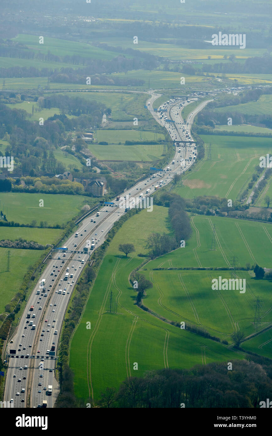 Ein Luftbild von der Autobahn M1 in Luton, England, Großbritannien Stockfoto