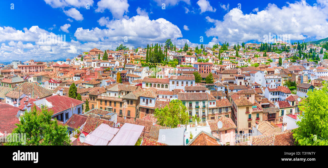 VPanoramic Blick auf die mittelalterlichen Albaicin Viertel von Granada, Andalusien, Spanien. Stockfoto