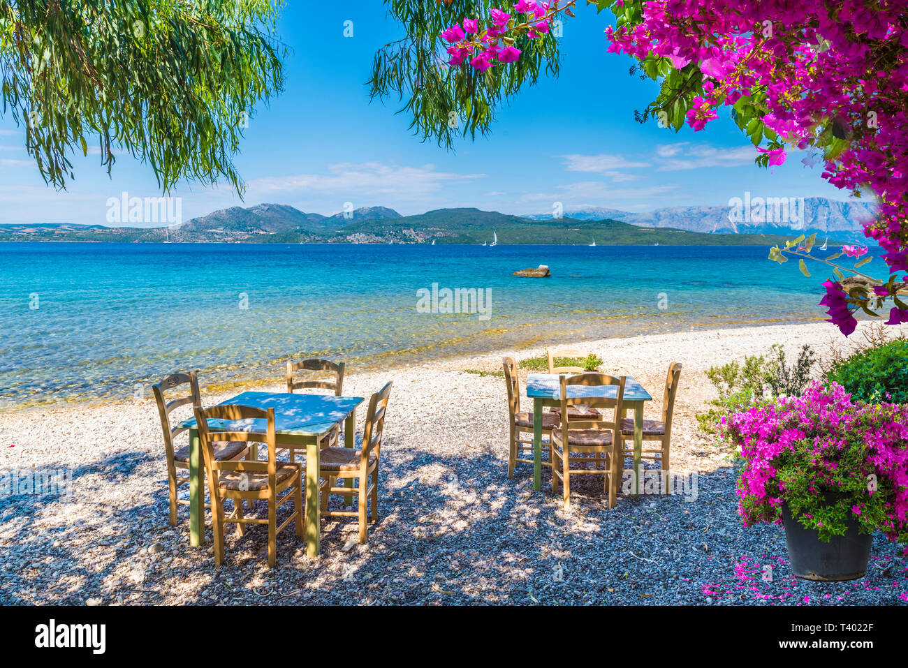 Taverne am Strand Nikiana, Lefkada Insel, Griechenland. Stockfoto