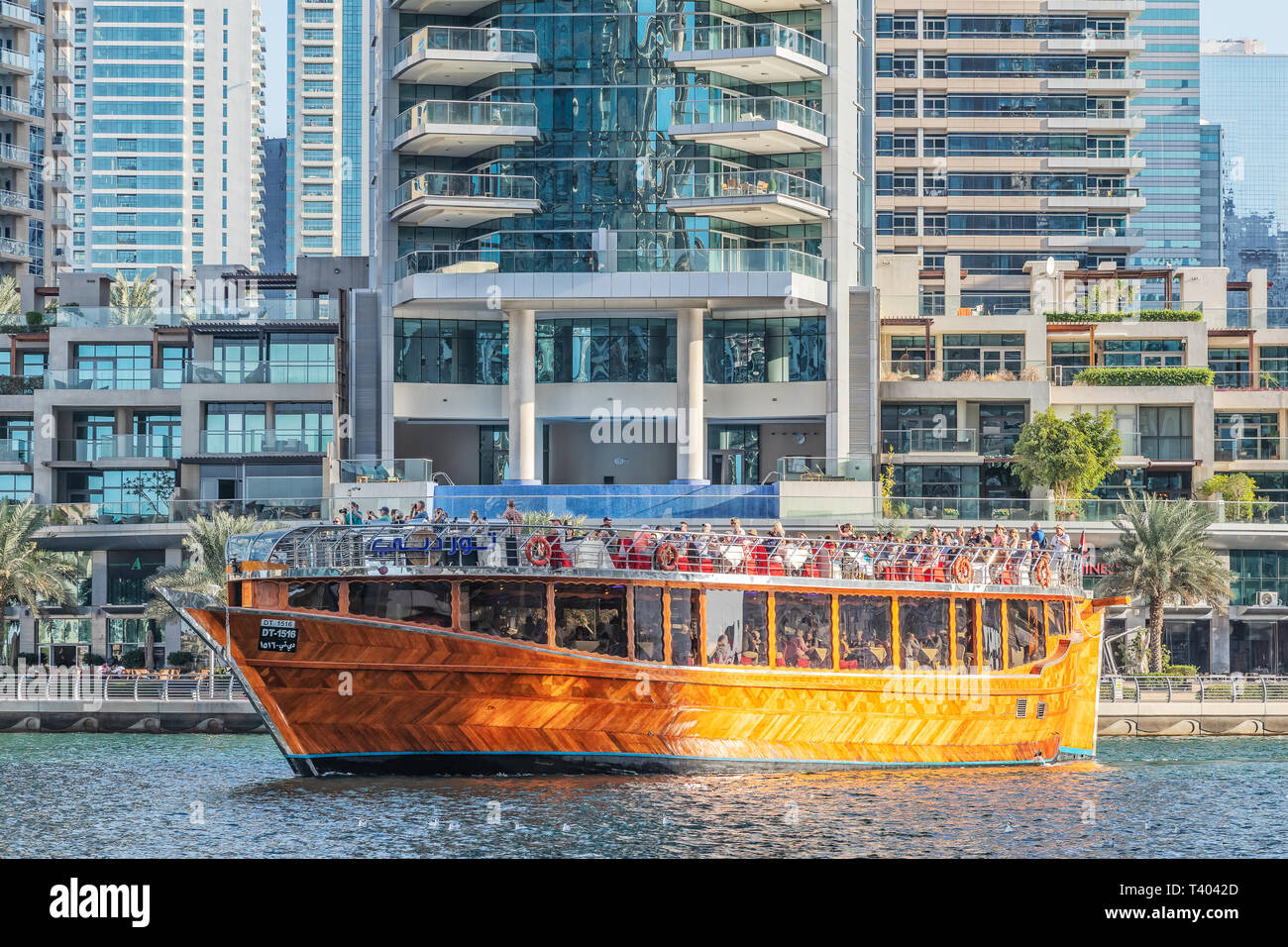 Vae/DUBAI 20 DEZ 2018-1002 Touristen in Dubai Marina. UAE. Stockfoto