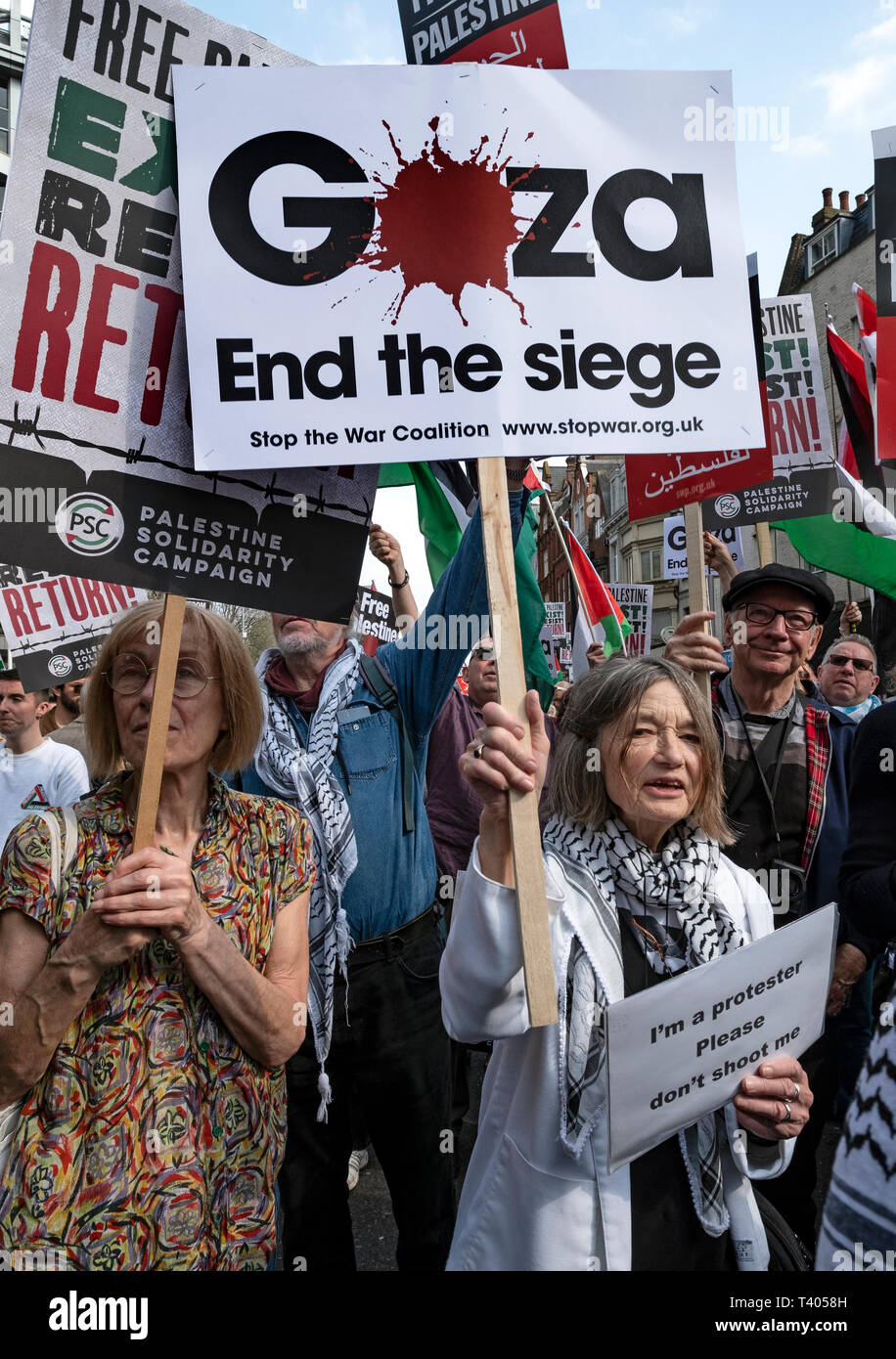 Kundgebung für Palästina außerhalb der Israelischen Botschaft: Vorhanden, widerstehen, zurück. Ein globaler Aufruf zur Solidarität auf der 1. Jahrestag des Beginns der große Rückkehr März. Stockfoto