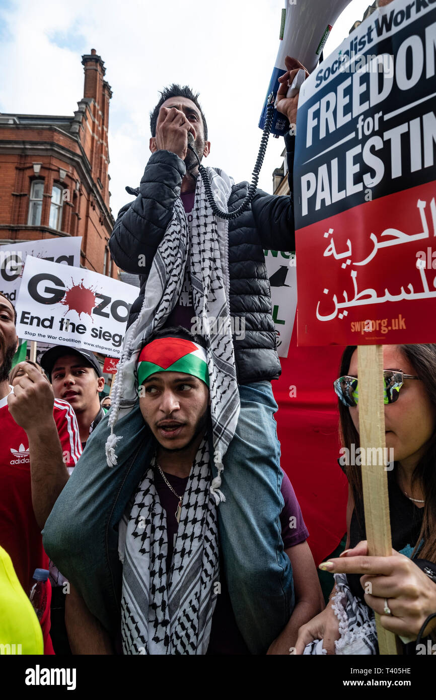 Kundgebung für Palästina außerhalb der Israelischen Botschaft: Vorhanden, widerstehen, zurück. Ein globaler Aufruf zur Solidarität auf der 1. Jahrestag des Beginns der große Rückkehr März. Stockfoto