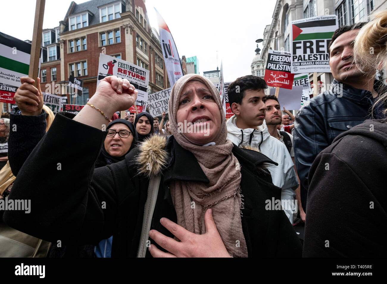 Kundgebung für Palästina außerhalb der Israelischen Botschaft: Vorhanden, widerstehen, zurück. Ein globaler Aufruf zur Solidarität auf der 1. Jahrestag des Beginns der große Rückkehr März. Stockfoto