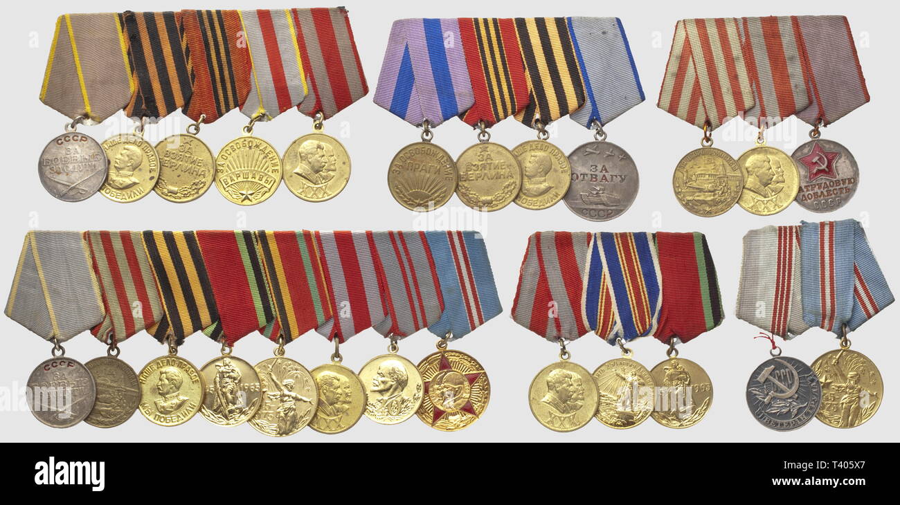 Ensemble de 6 portées de décorations soviétiques,. Portée de2, médaille des Vétérans médailles du Travail 18.1.1974 et Trente Ans de la Victoire 25.4.1975. Portée de 3 médailles, Défense de Moscou 1.5.1944, Trente ans de l'Armée soviétique et de la Marine 22.2.1948, et Médaille de la Vaillance au Travail (27.12.1938). Portée de 3 Médailles, Trente Ans de l'Armée soviétique et de la Marine 22.2.1948, A la Mémoire de 250 ans de Leningrad 16.5.1957, 20 ans de la Victoire, 7.5.1965. Portée de 4 médailles, Médaille de la Libération de Prag 9.05.19, Additional-Rights - Clearance-Info - Not-Available Stockfoto