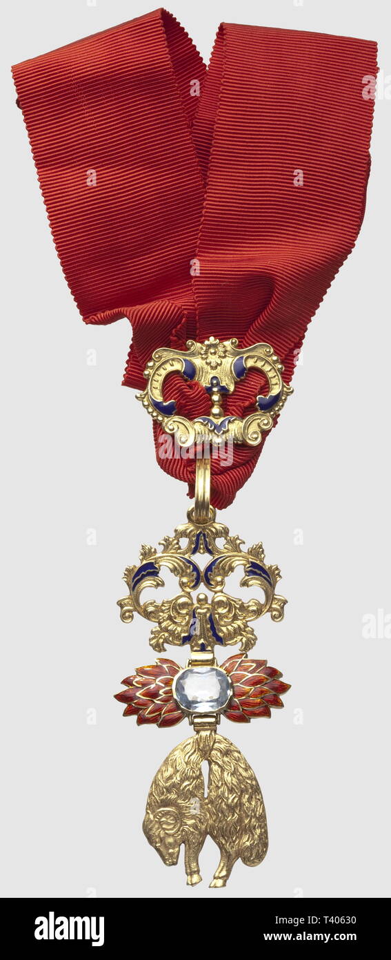 Ordre de la Toison d'Or, XIXème siècle, commandeur oder et Vermeil, Boucle sur le Ruban. Très belle Pierre sur le Centre (Aigue Marine), Beau travail dans l'esprit autrichien, Abmessungen 110 x 33 mm, Additional-Rights - Clearance-Info - Not-Available Stockfoto