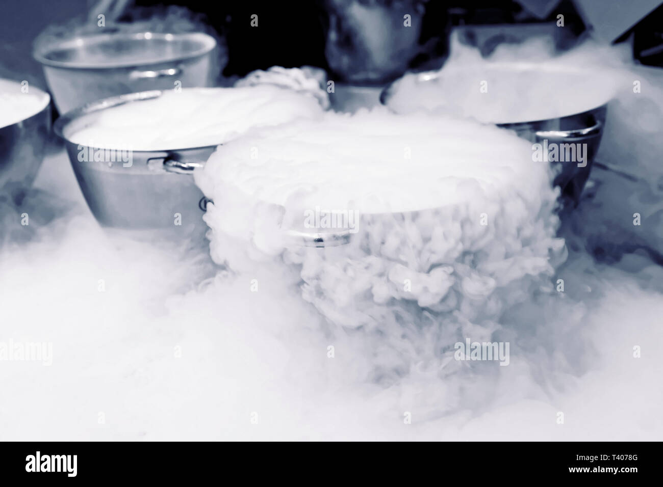 Die Eis mit flüssigem Stickstoff, professionelles Kochen Stockfoto