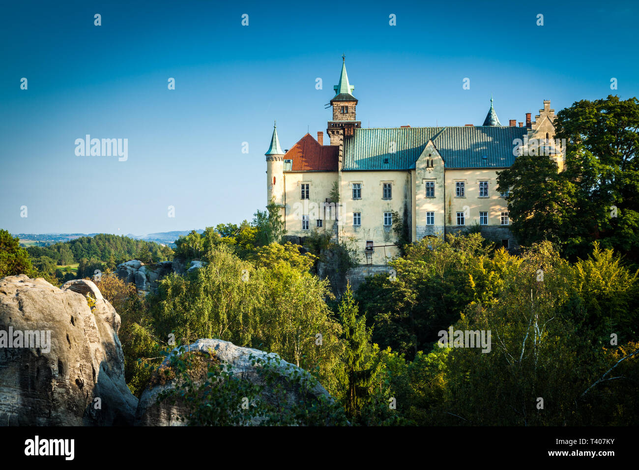 HRUBA SKALA, TSCHECHISCHE REPUBLIK - 18 September, 2012: Blick auf das Schloss Hruba Skala auf einer klaren schönen Tag Stockfoto