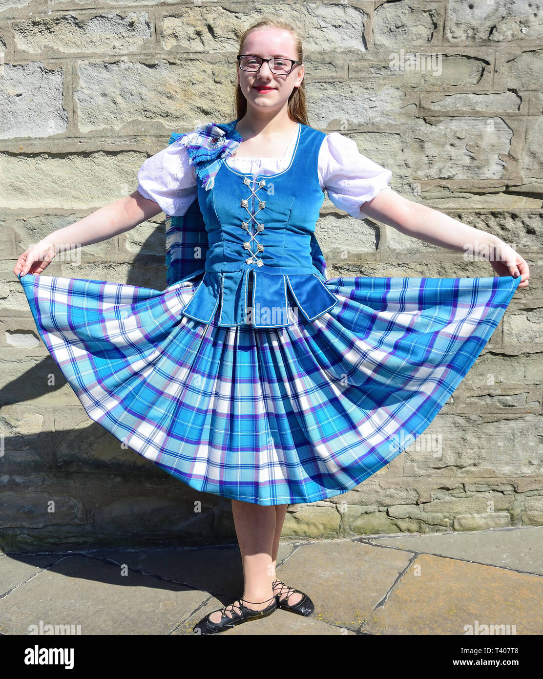 Junge weibliche schottische Tänzer, Market Cross, Lerwick, Shetland, Nördliche Inseln, Schottland, Vereinigtes Königreich Stockfoto