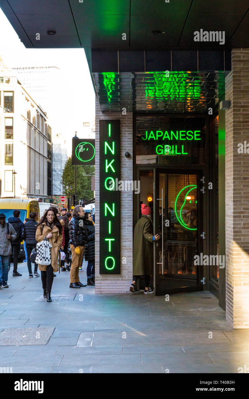 Eingang japanisches Restaurant Inku Nito, Soho, London, UK Stockfoto