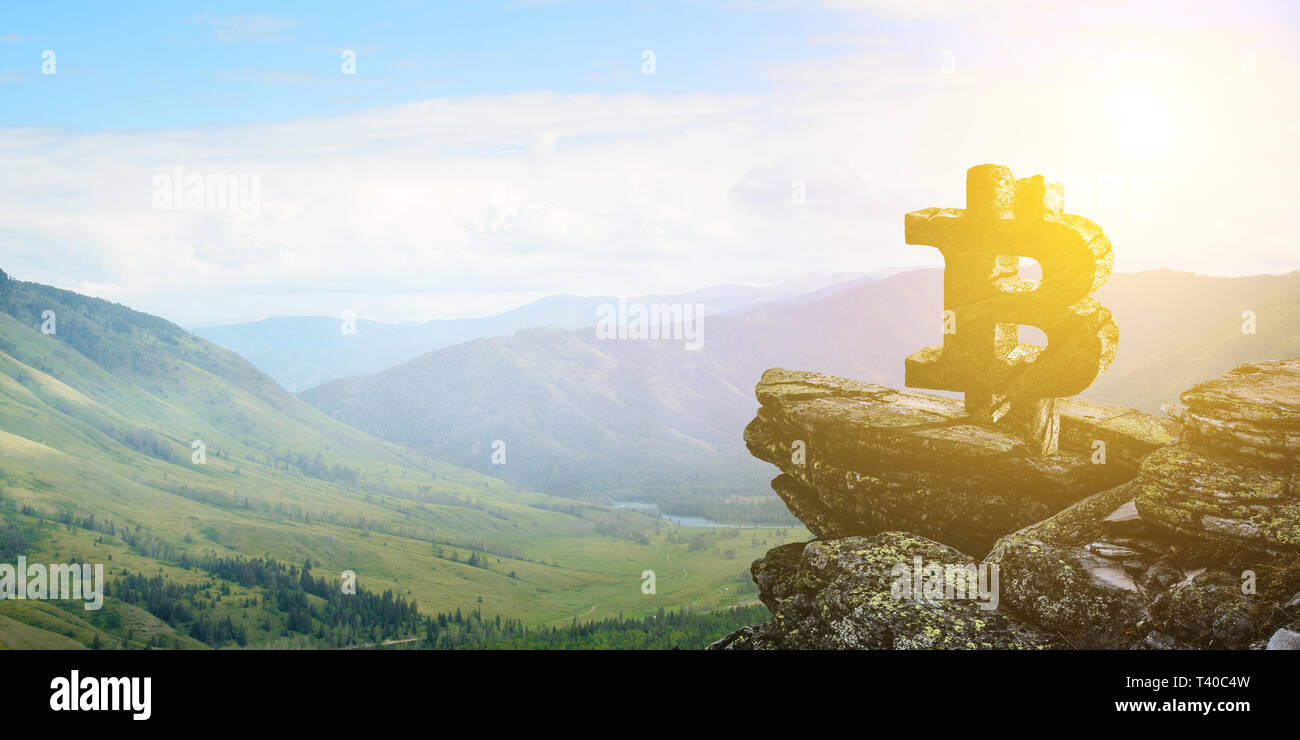 Bitcoin Symbol auf einem Berg Stockfoto