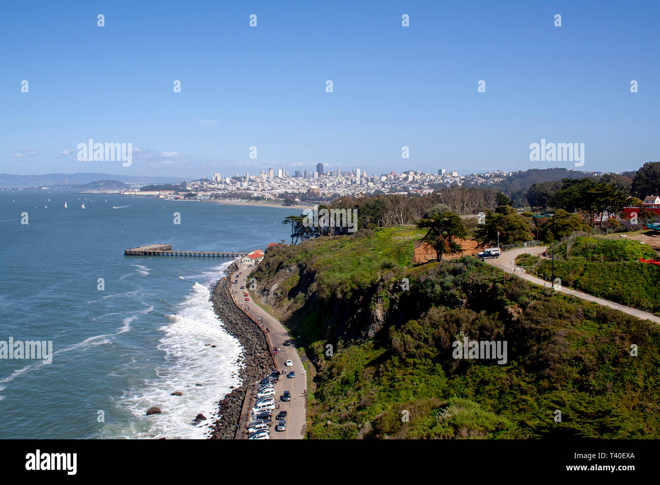 Schönen sonnigen Tag auf der Bay Area mit Segelbooten im Pazifischen Ozean Stockfoto