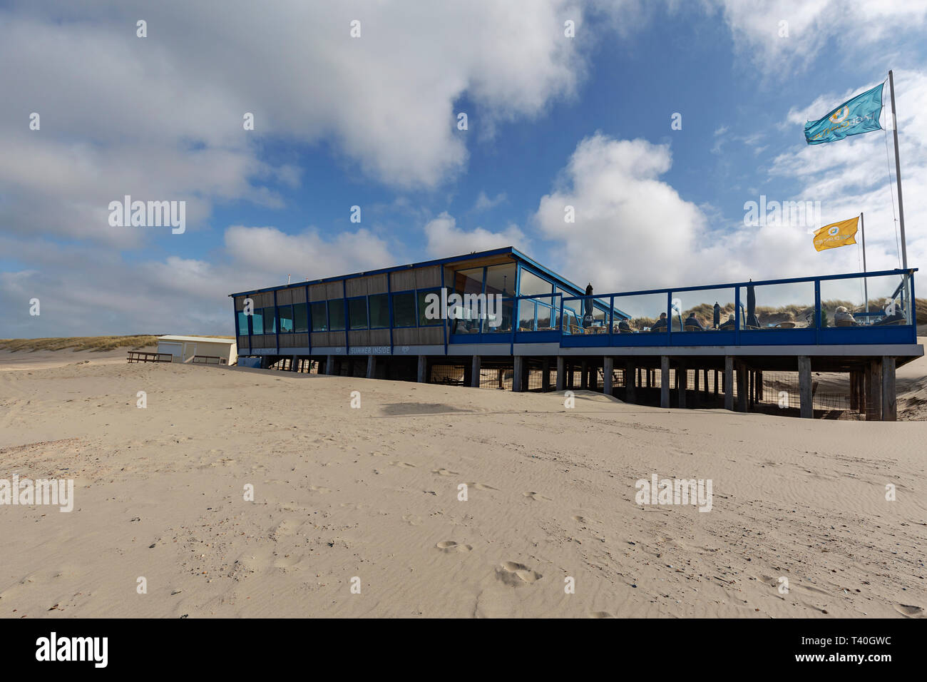 Domburg - Blick auf Strand Pavillon Lage Duintjes in Oostkapelle, Zeeland,  Niederlande, Domburg, 20.03.2019 Stockfotografie - Alamy