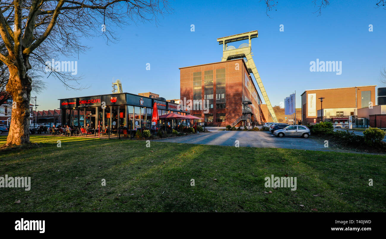 Herten, Ruhrgebiet, Nordrhein-Westfalen, Deutschland - Ewald Zeche, Doppelbock-Foerdergeruest Schacht 7, der steinkohle Bergwerk wurde 2001 geschlossen und t Stockfoto