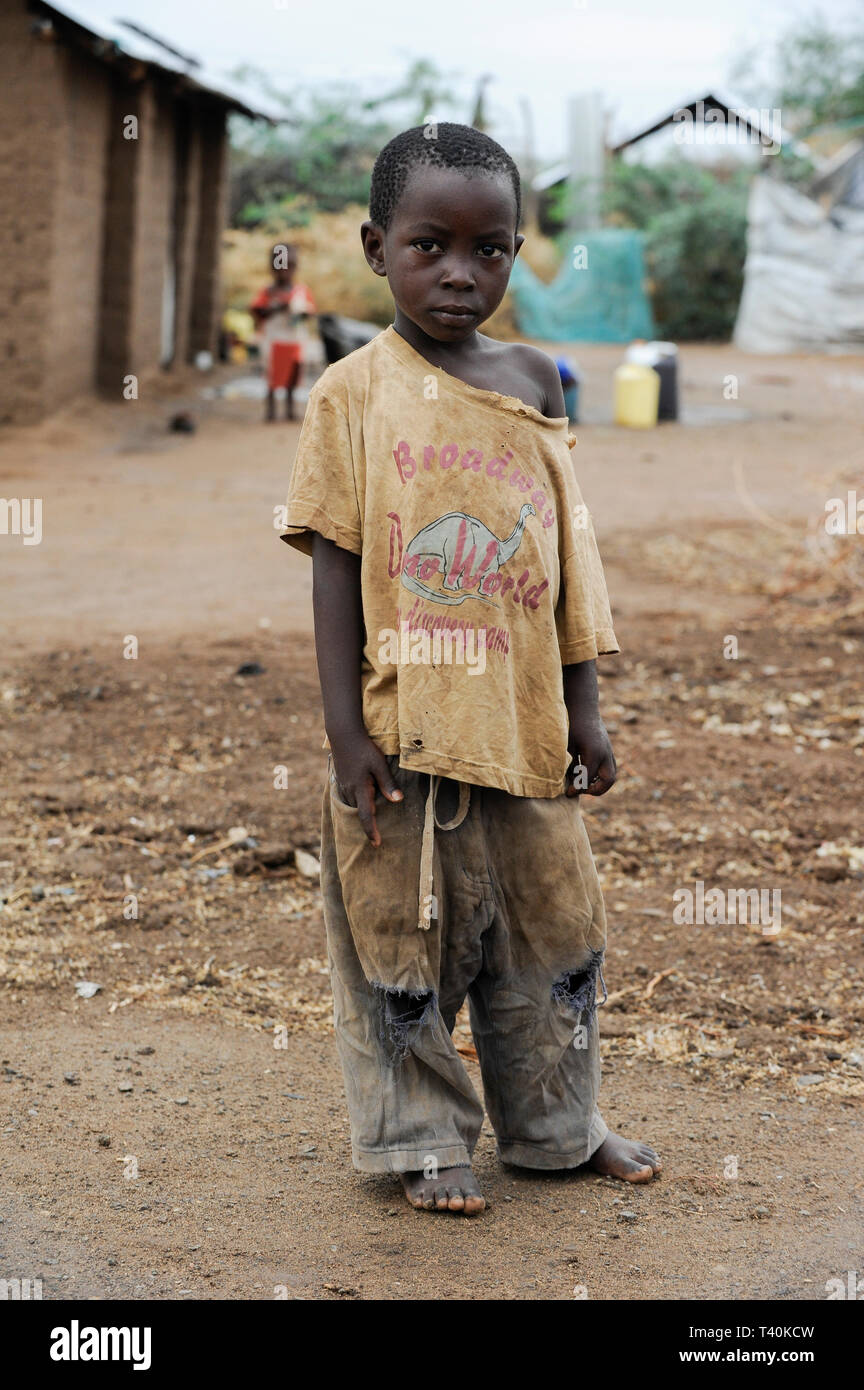 Kenia Region Turkana, Flüchtlingslager Kakuma, wo 80.000 Flüchtlinge aus Somalia, Äthiopien, Sudan Schutz und Nahrung von UNHCR erhalten, kleine Jungen in Stockfoto