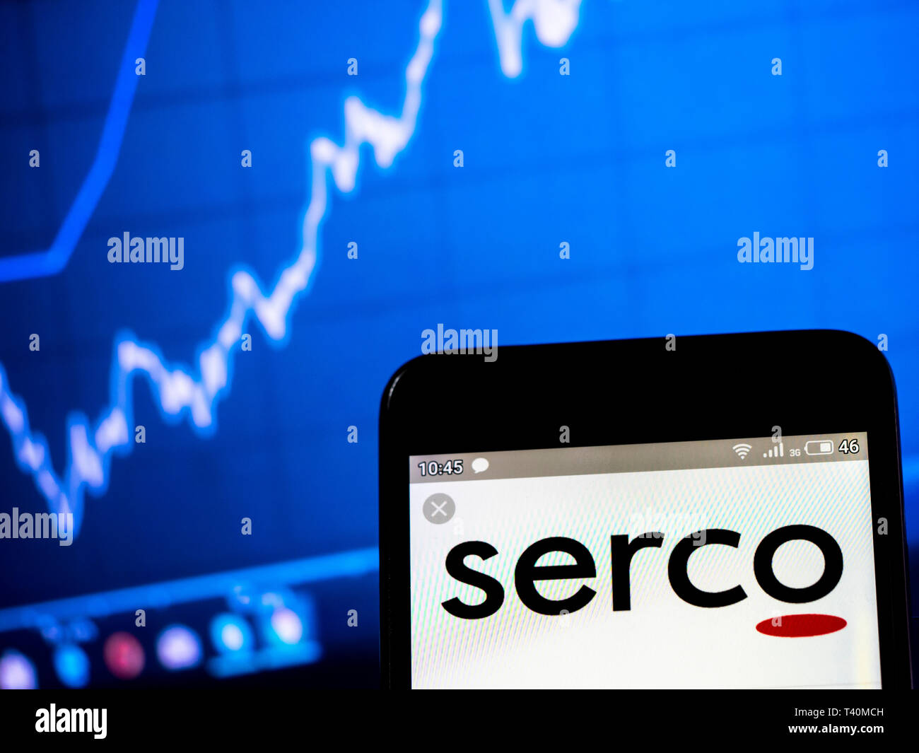 In diesem Foto Illustration einer Serco Group plc Logo gesehen auf einem Smartphone angezeigt Stockfoto