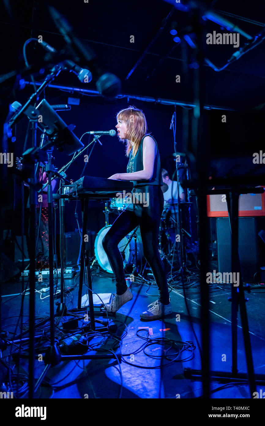 Edinburgh, Großbritannien. 11. April 2019. Glasgow Sängerin Carla J Easton führt im La Belle Angele am breiten Tage Musik übereinkommen Opening Party von t kuratiert. Stockfoto