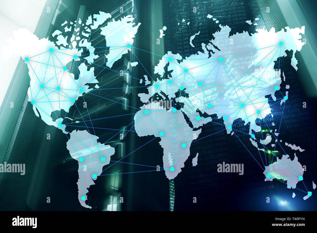 Internet und Telekommunikation Konzept mit Weltkarte auf serverraum Hintergrund. Stockfoto