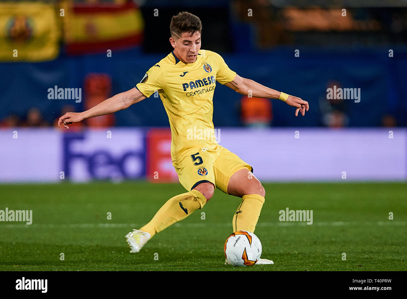 Villareal Spanien 11 April Santiago Caseres Von Villarreal Cf In Aktion Wahrend Der Uefa Europa League Viertelfinale Hinspiel Ubereinstimmung Zwischen Villarreal Und Valencia Im Estadio De La Ceramica Am 11 April