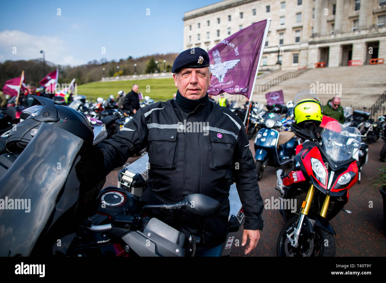 Motorradfahrer im Stormont Gebäude in Belfast, nehmen an der Rolling Thunder ride Protest zu Unterstützung der Soldat F, die vor Verfolgung über Bloody Sunday. Stockfoto