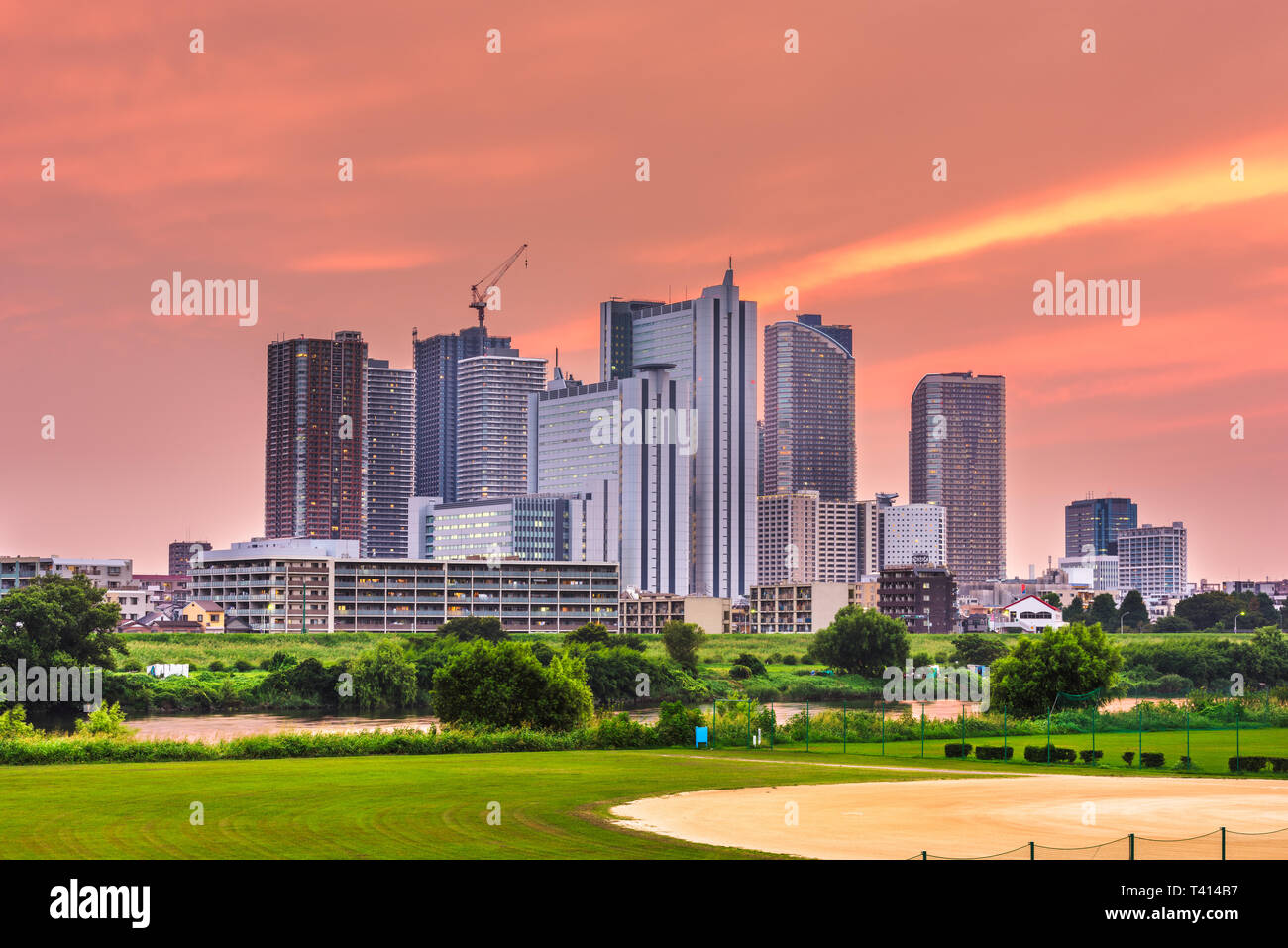 Kawasaki, Japan Downtown Skyline der Stadt in der Dämmerung. Stockfoto