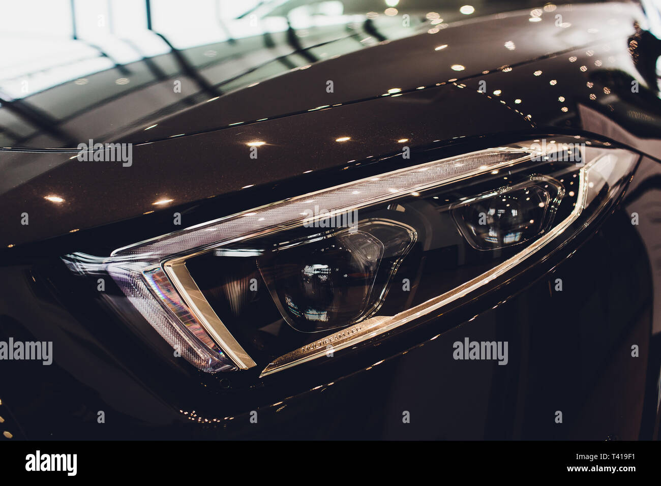 Schöne Teile des neuen Autos. Auto Scheinwerfer, Scheinwerfer, Leuchten,  moderne und sportliche Optik Stockfotografie - Alamy