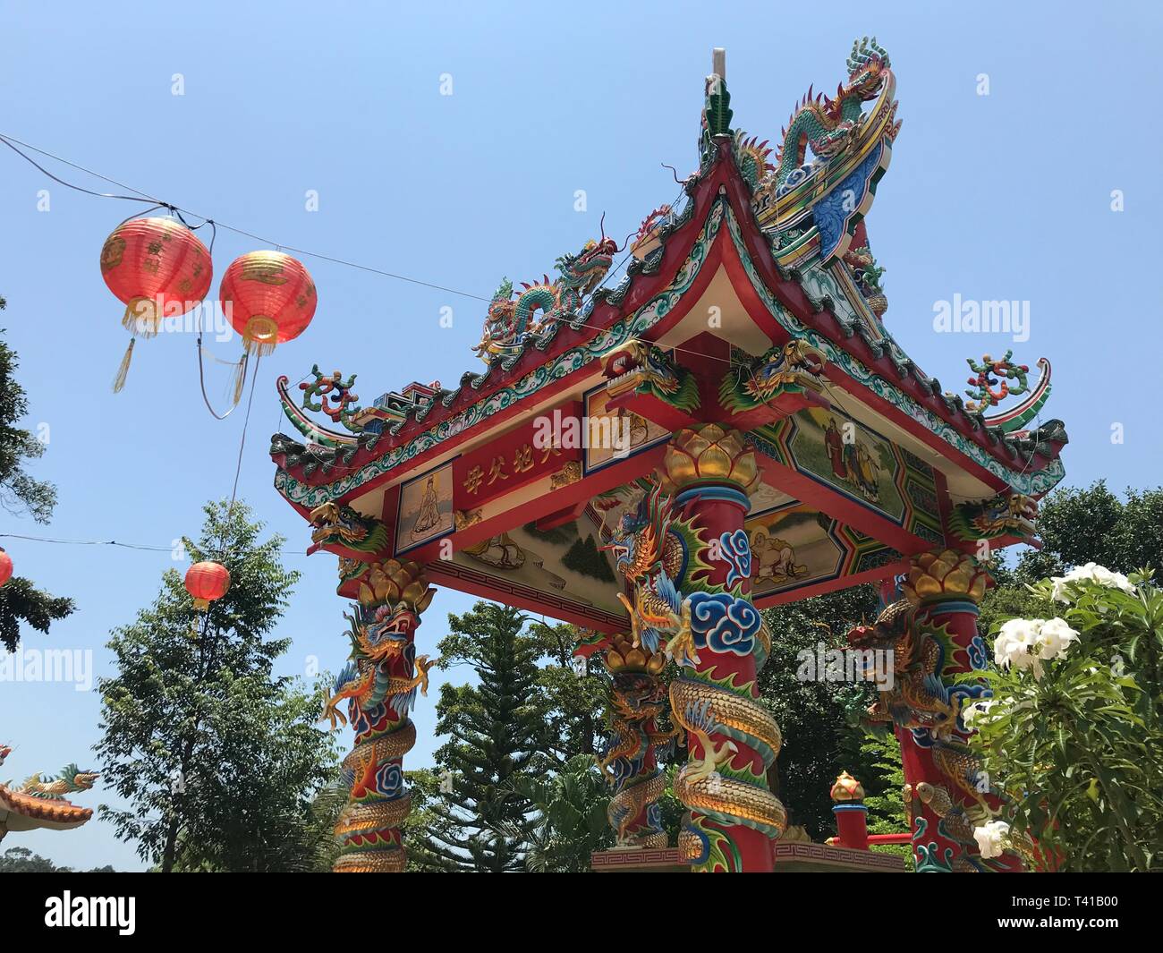 KO Chang, Thailand - 10 april, 2018: Die chinesischen buddhistischen Tempel auf der asiatischen Insel Stockfoto