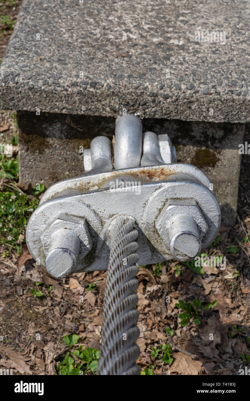Suspension Bridge Schrauben und Kabel für Fußgängerweg Stockfoto