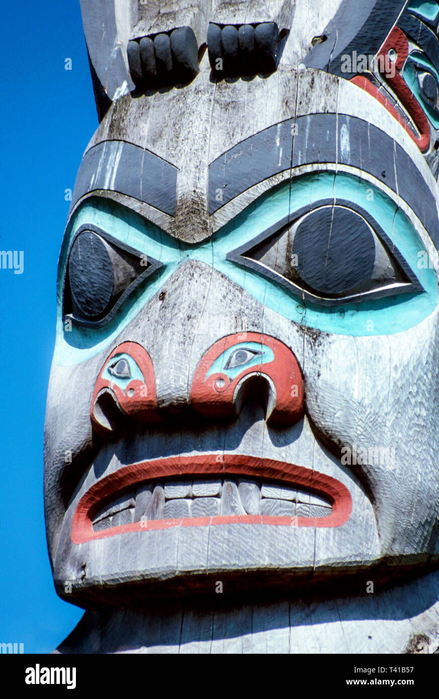 Alaska Alaskan Ketchikan Saxman Indianer Dorf Tlingit, Indianer Indianer indigenen Völker Totem Pole Carving, Stockfoto